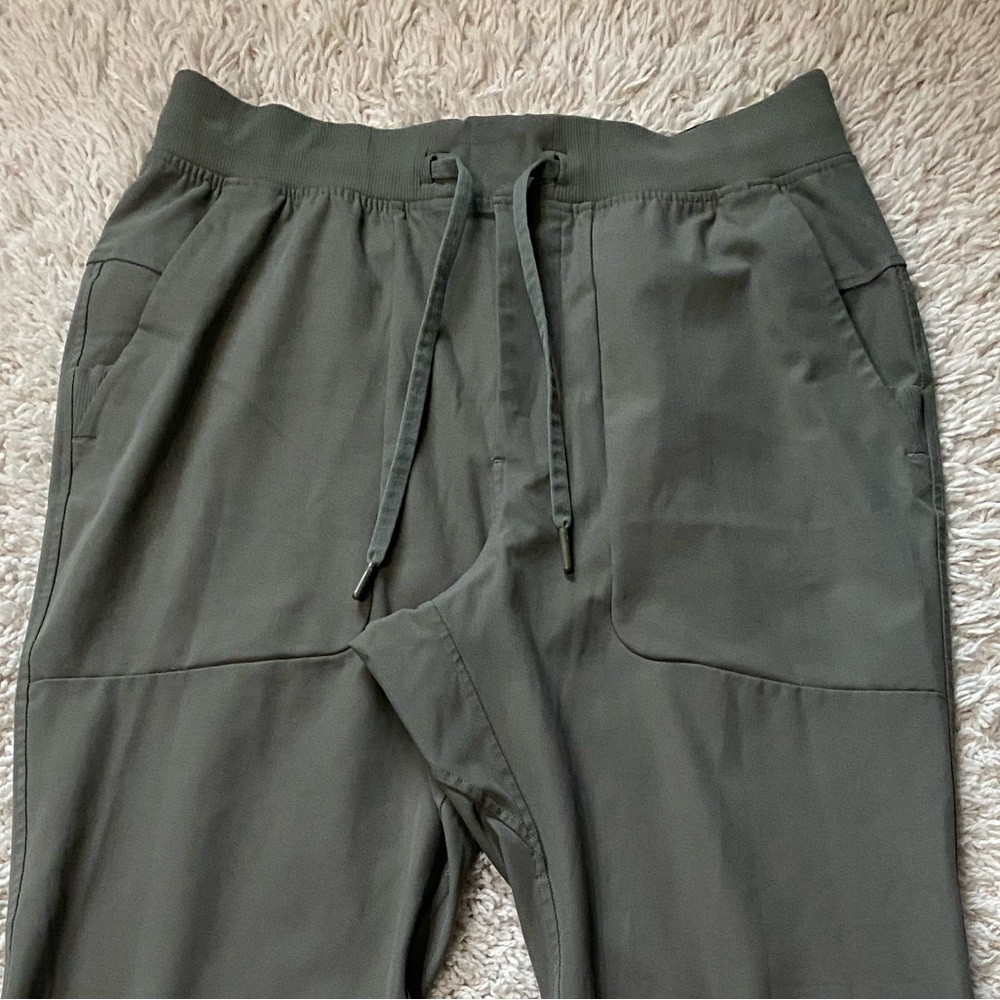 Lululemon jogger pants size medium green